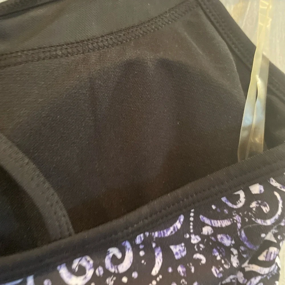 NWOT Gaiam -411 Purple & Black  Sports Bra Small